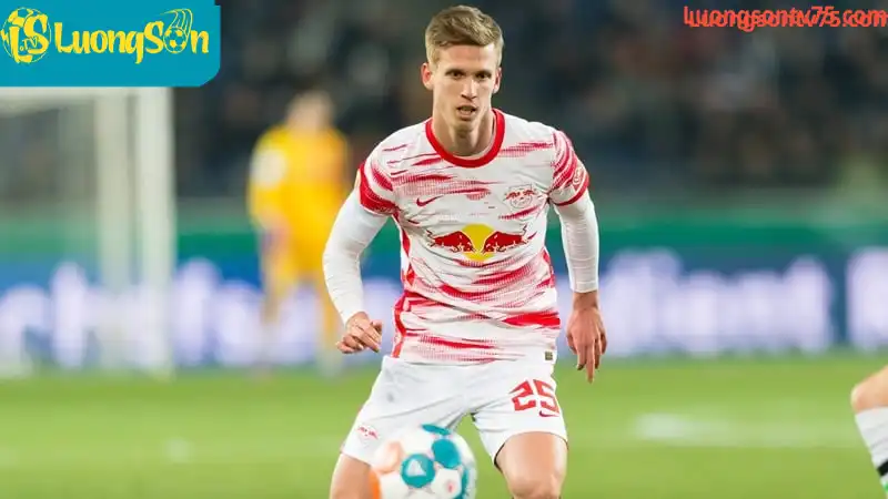 Dani Olmo trong màu áo của RB Leipzig Dani Olmo trong màu áo RB Leipzig