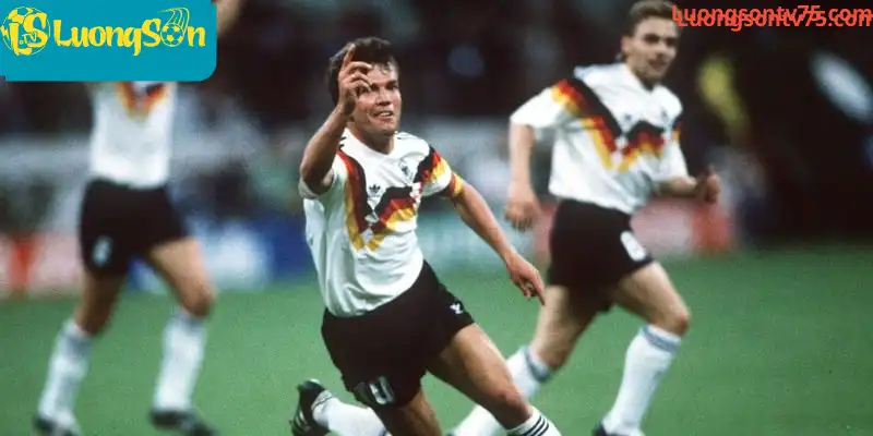 Roberto Baggio ghi bàn tại World Cup 1990 Roberto Baggio ghi bàn tại World Cup 1990