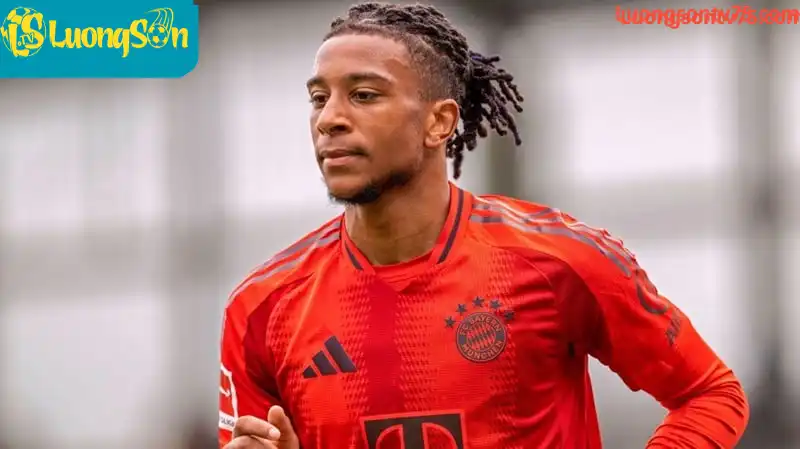 Micheal Olise trong màu áo của Bayern Munich Micheal Olise trong màu áo của Bayern Munich
