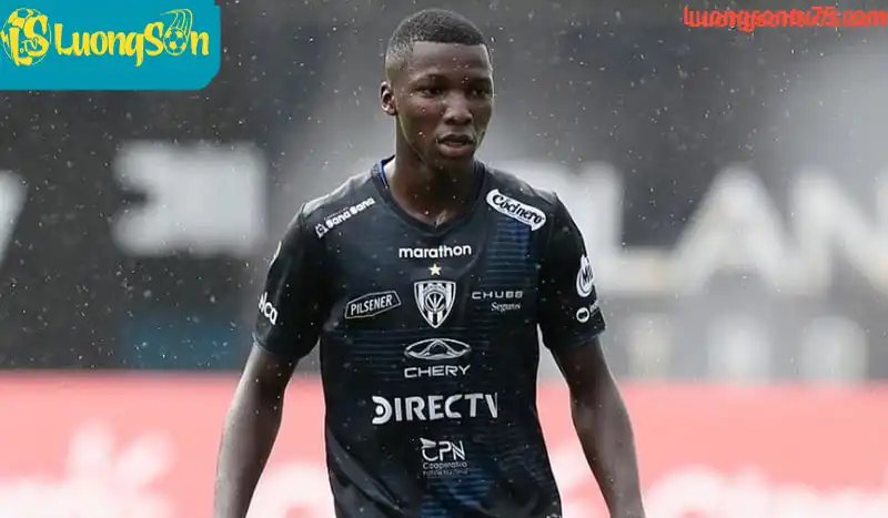Moises Caicedo trong màu áo của Independiente del Valle Moises Caicedo trong màu áo của Independiente del Valle